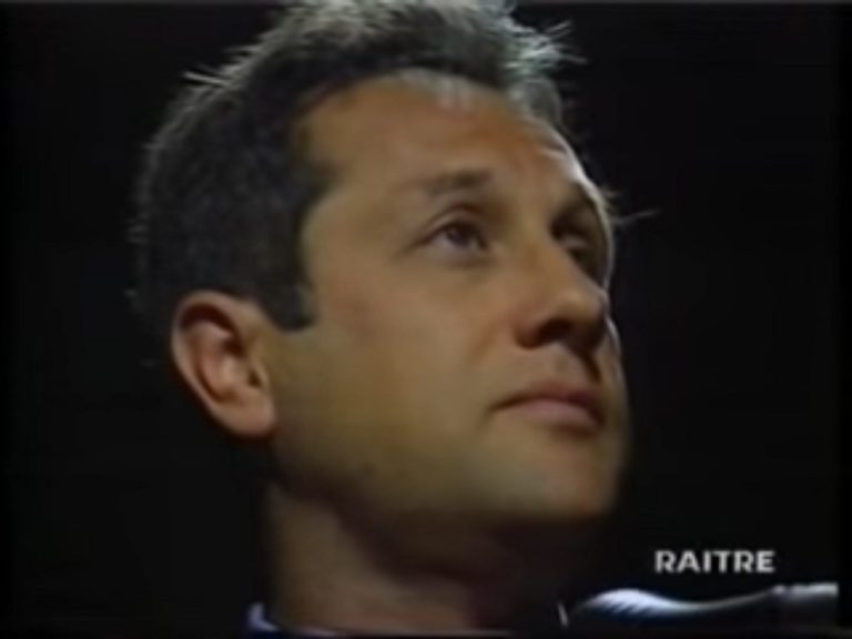 Julio Velasco en el programa italiano de televisión "El graduado" conducido por Piero Chiambretti y emitido por Rai 3. Foto: Rai 3